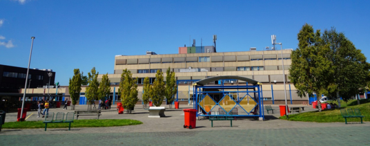 Foto van een schoolplein in Oude Vaart